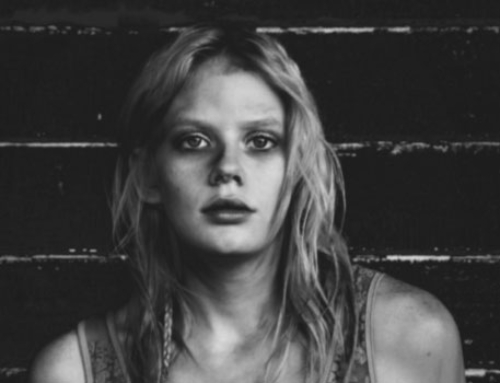 Abby Huffstetler As Farrah Carter